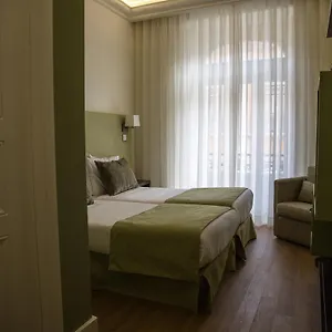 κάντε κράτηση εδώ